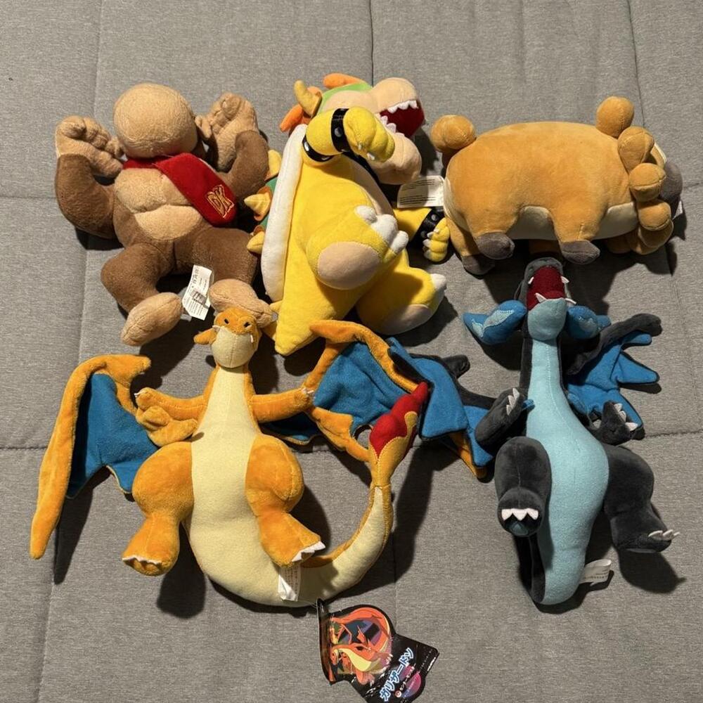 Pokemon plush bundle with Charizard, and other characters